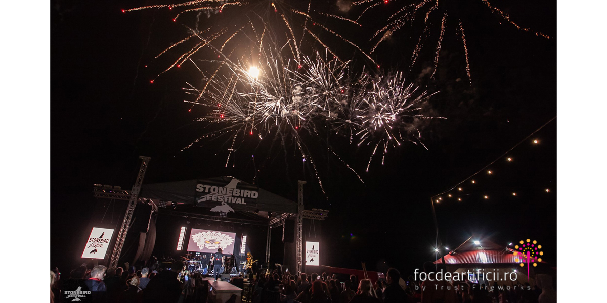 foc de artificii StoneBird